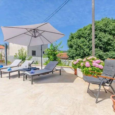 La-two Bedroom With Terrace