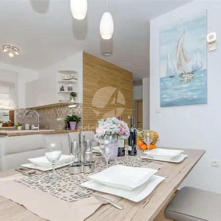 Apartamento La-two Bedroom With Terrace