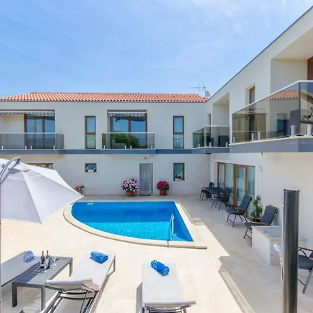 La-two Bedroom With Terrace Veliki Drvenik